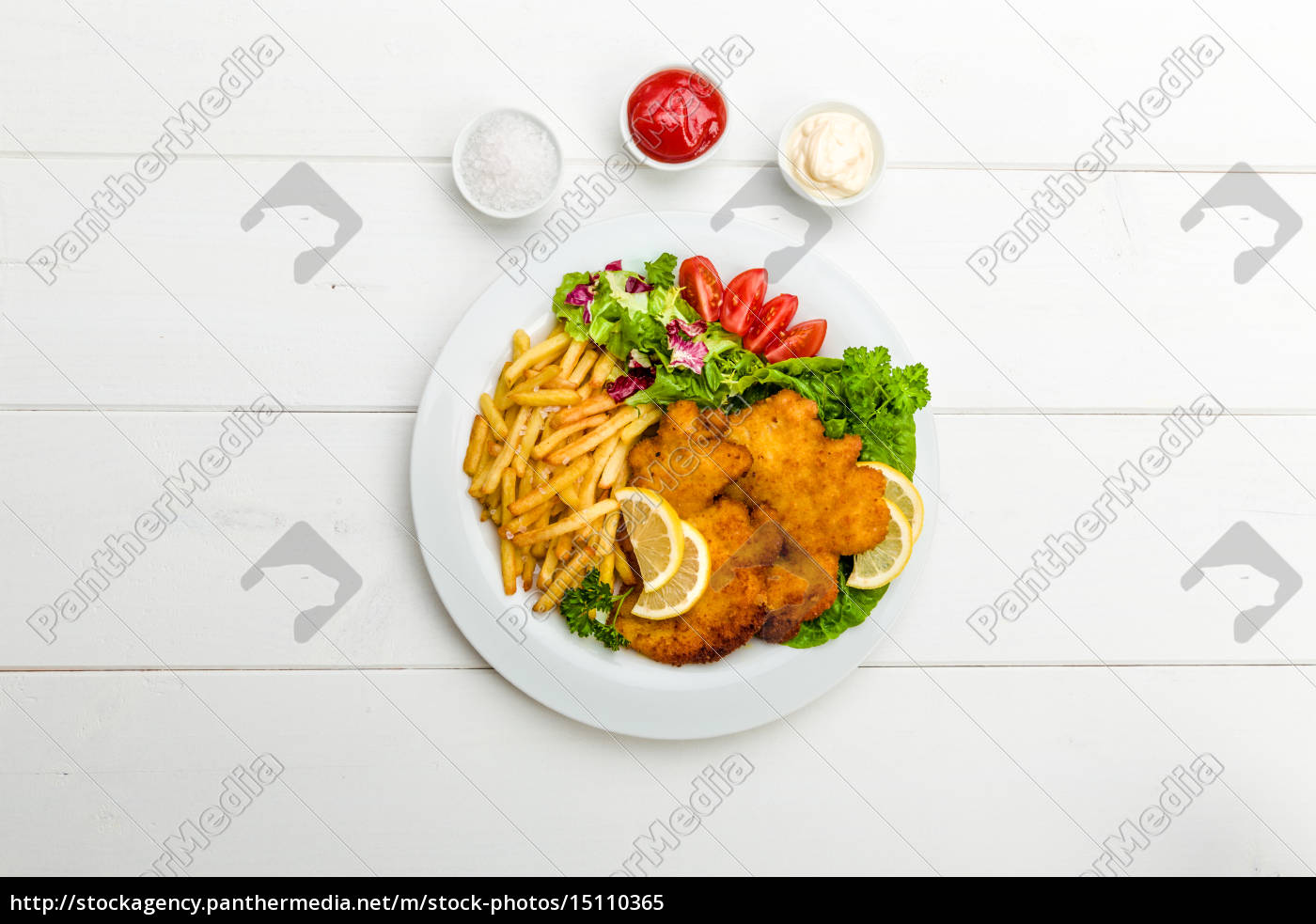 Hahnchen Schnitzel Mit Pommes Und Salat Lizenzfreies Bild Bildagentur Panthermedia