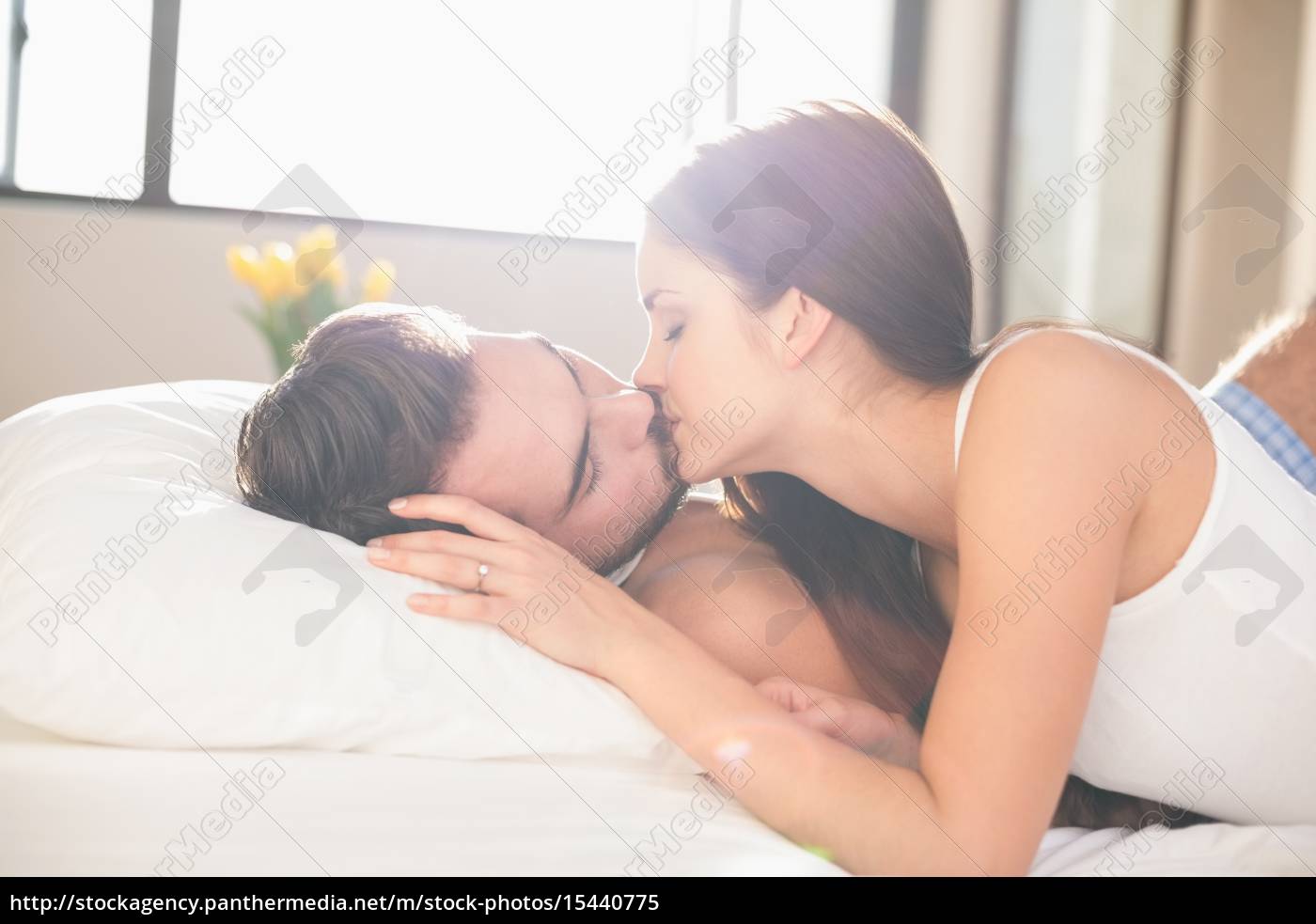 23+ frisch Vorrat Küssen Im Bett - Ist Knutschen Am Morgen Sexy Oder Eklig Schweizer Illustrierte / Den nacken eines jungen zu küssen ist ein weiterer toller weg, ihn anzumachen.