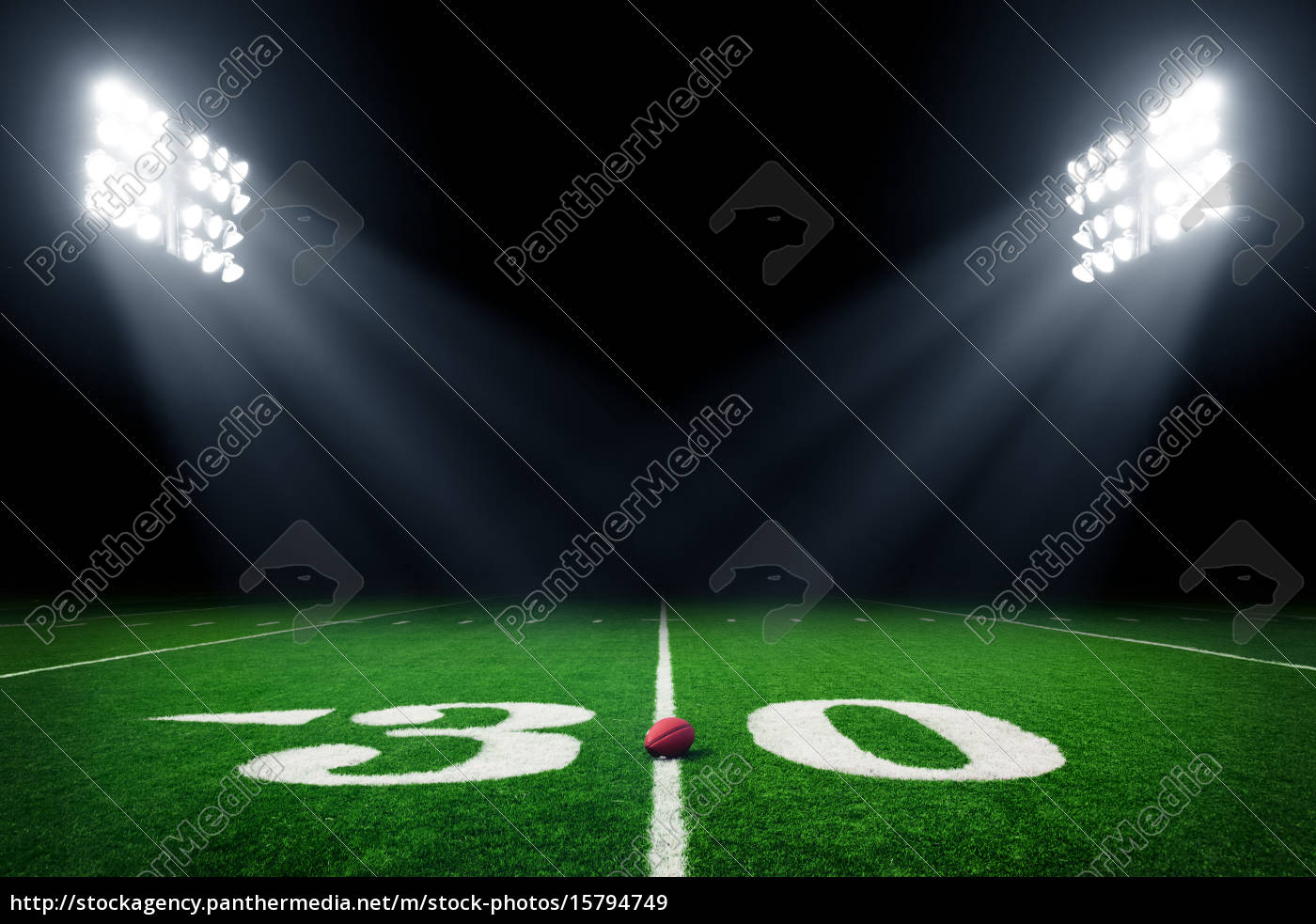 Fussballplatz Mit Stadion Leuchten Beleuchtet Lizenzfreies Bild 15794749 Bildagentur Panthermedia