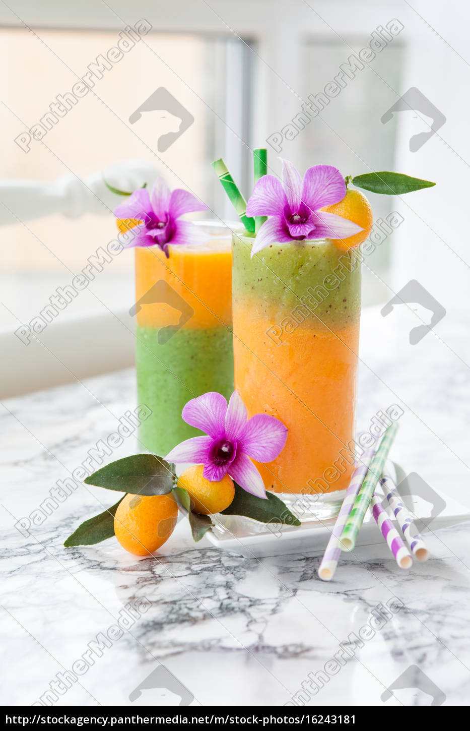 Smoothie aus verschiedenen Fruechten - Lizenzfreies Bild - #16243181 ...