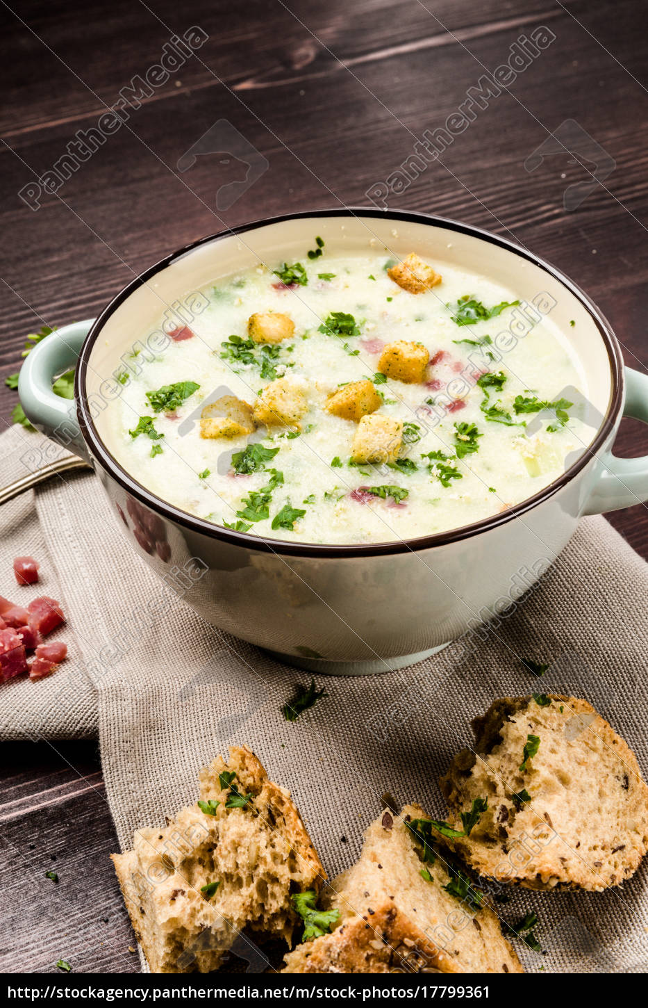 Kartoffelsuppe mit Schinken und Brot - Lizenzfreies Bild - #17799361 ...