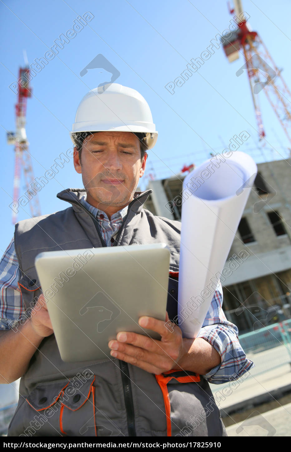 Unternehmer Auf Der Baustelle Tablet Stockfoto Bildagentur Panthermedia