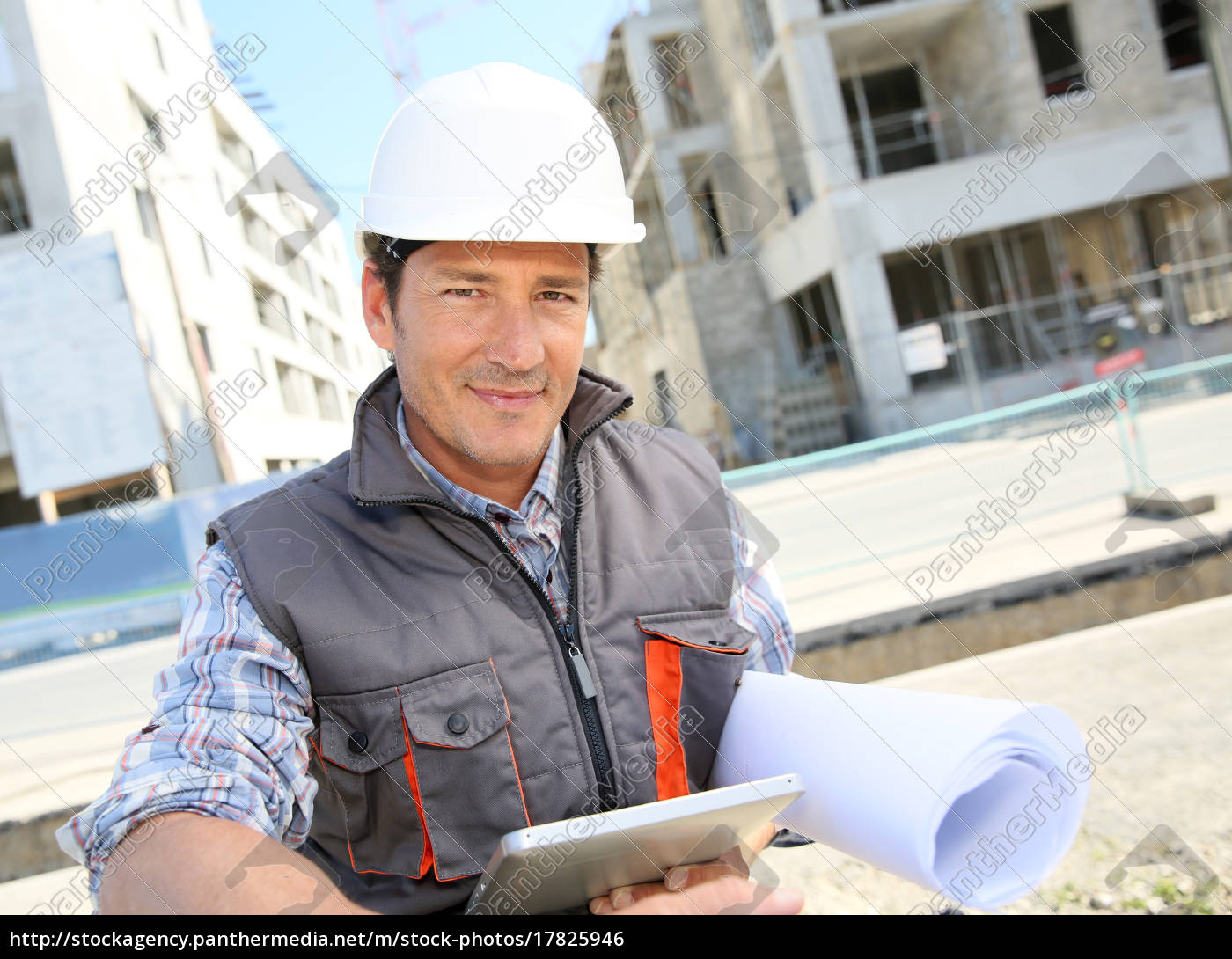 Unternehmer Auf Der Baustelle Tablet Stockfoto Bildagentur Panthermedia