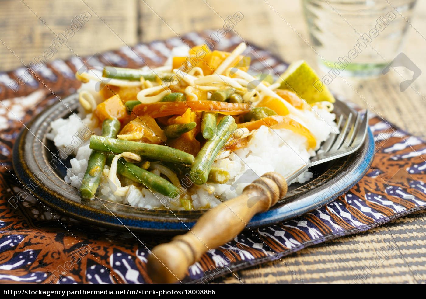 thailändisches kürbiscurry mit grünen bohnen und - Stock Photo ...