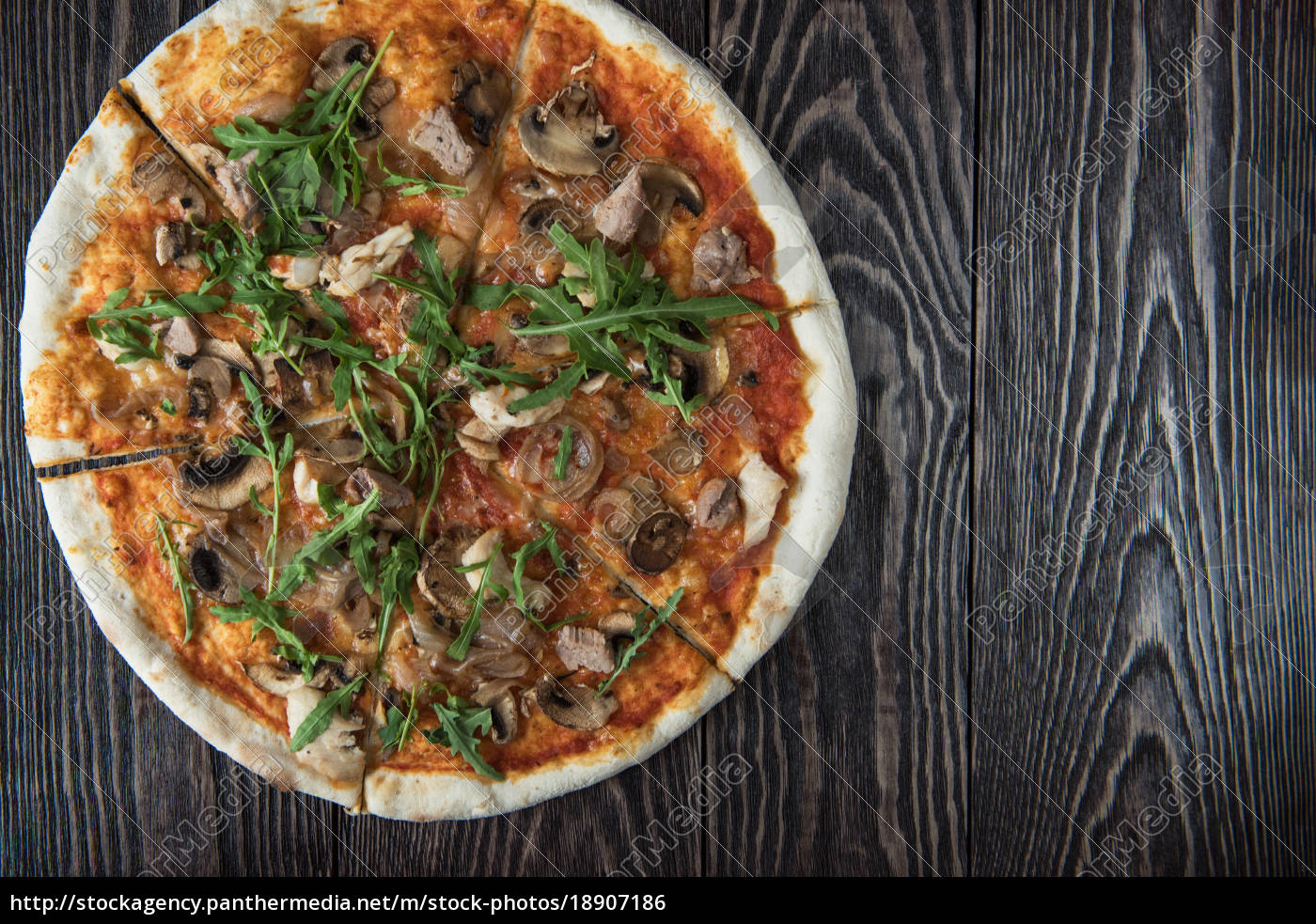 pizza mit hähnchen und pilzen - Stock Photo - #18907186 | Bildagentur ...