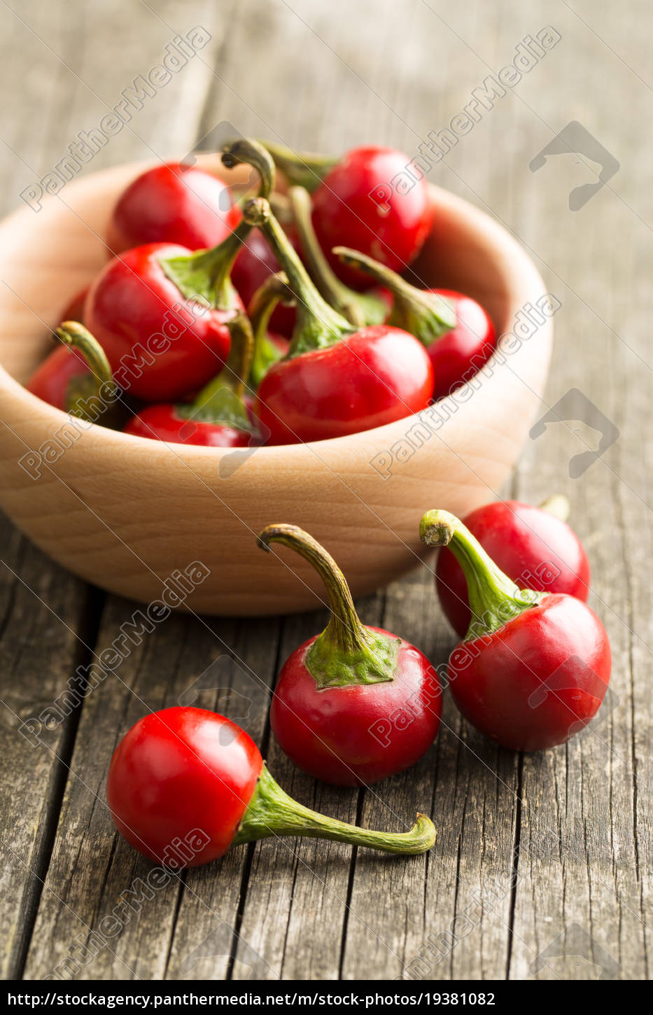 Rote Paprika In Schussel Stock Photo Bildagentur Panthermedia