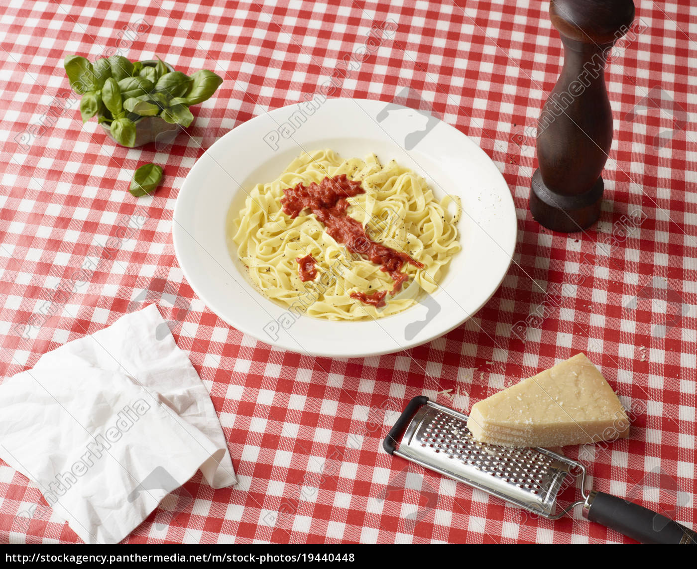 Tomaten-Nudelsauce in Form von Italien - Lizenzfreies Foto - #19440448 ...