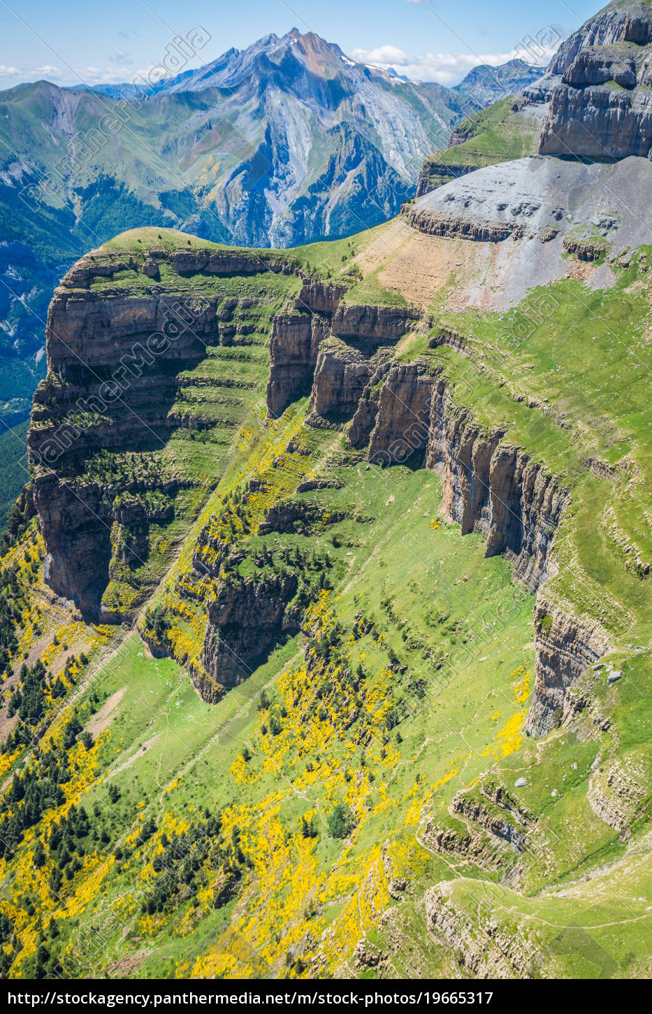 Schone Landschaft Von Beruhmtem Ordesa Nationalpark Lizenzfreies Bild Bildagentur Panthermedia