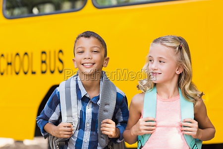 Kinder Stehen Vor Dem Schulbus Stockfoto 20441523 Bildagentur Panthermedia