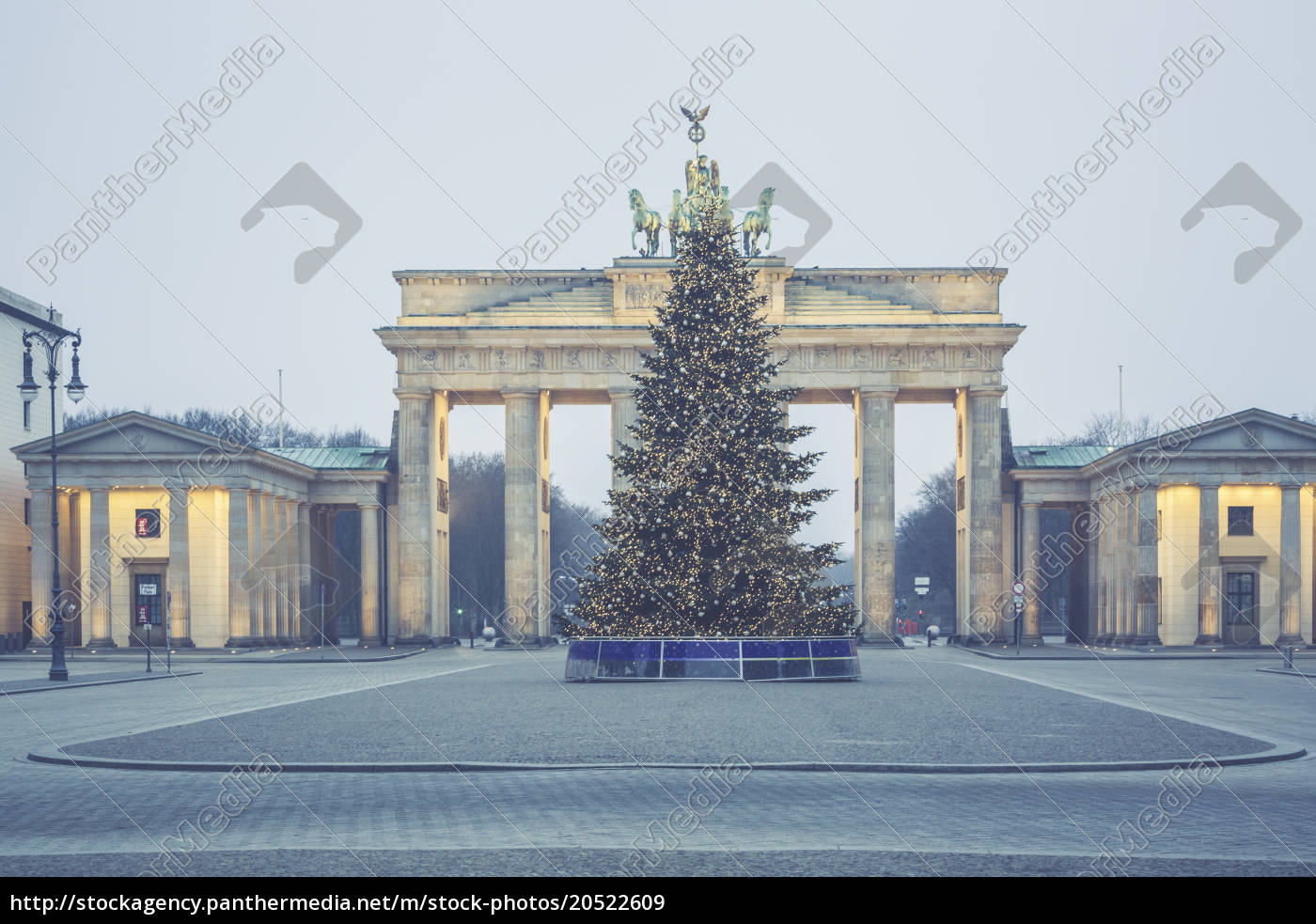 Deutschland Berlin Weihnachtsbaum vor dem Lizenzfreies Bild