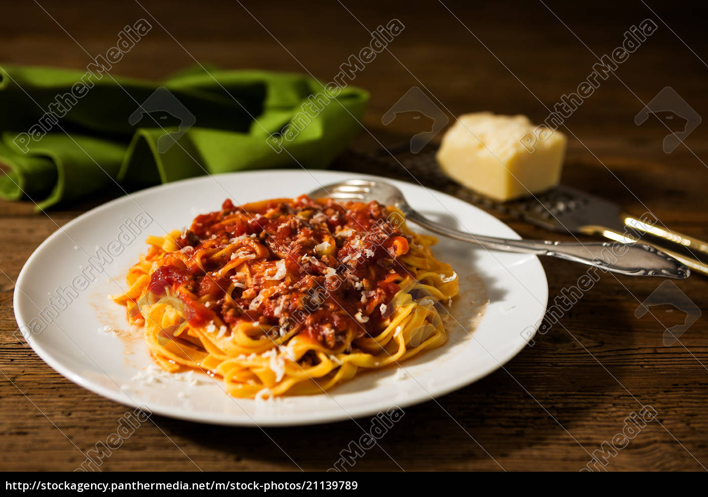 tagliatelle nudeln mit bolognese ragu - Lizenzfreies Bild - #21139789 ...