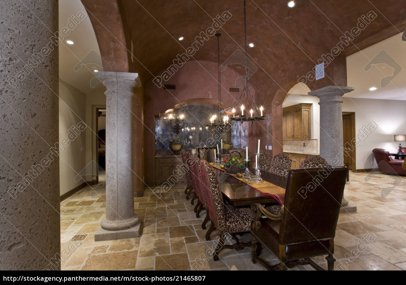 elegant-old-fashioned-dining-room-stockfoto-21465807-bildagentur