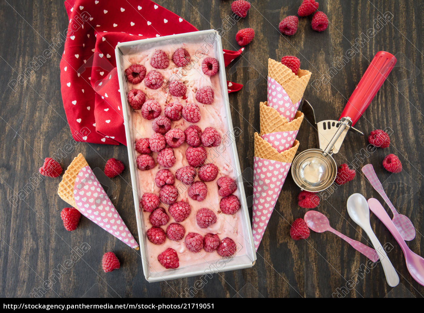 Hausgemachtes Eis mit Himbeeren - Lizenzfreies Bild - #21719051 ...