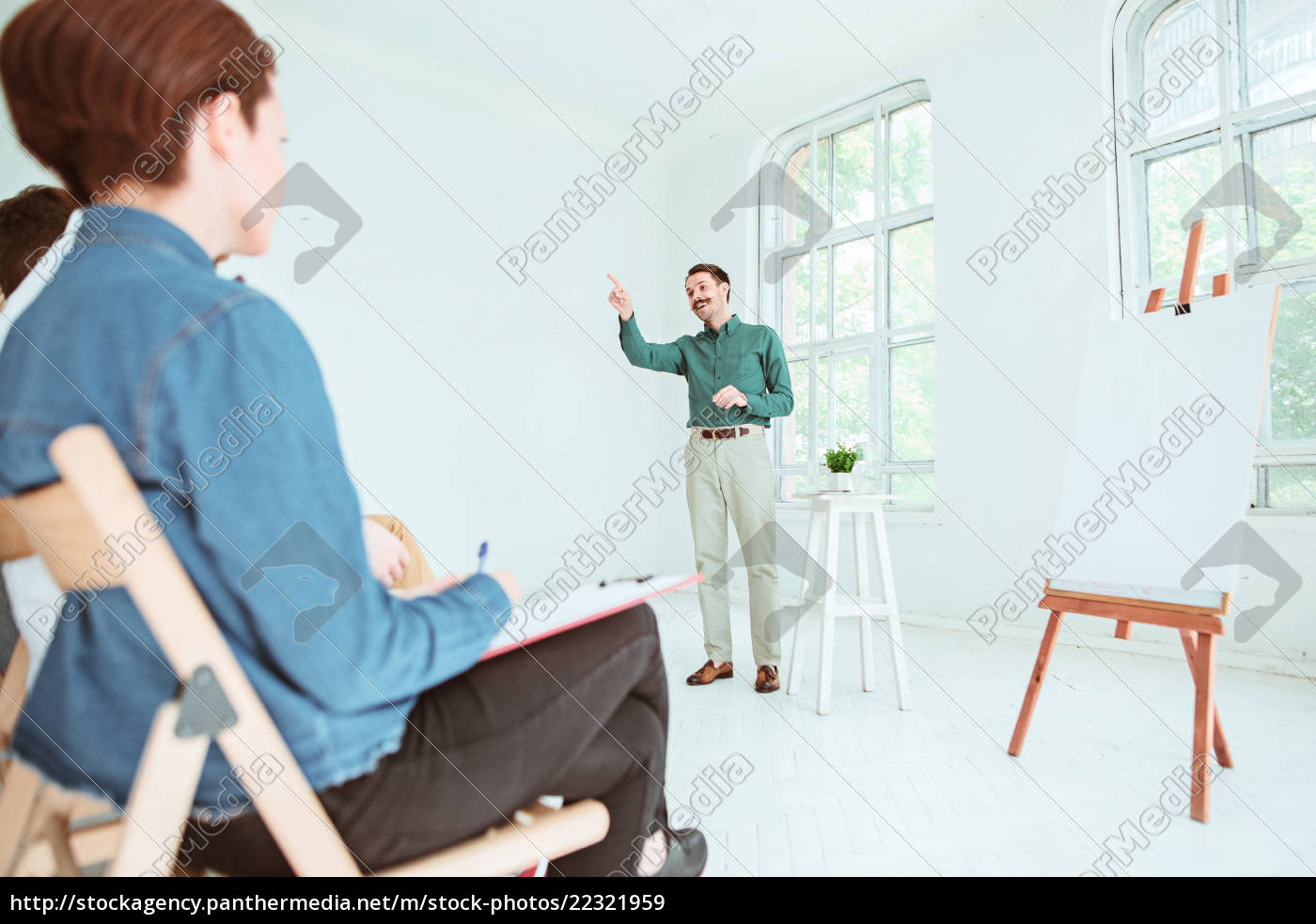 die leute am business meeting im konferenzsaal. - Stockfoto - #22321959