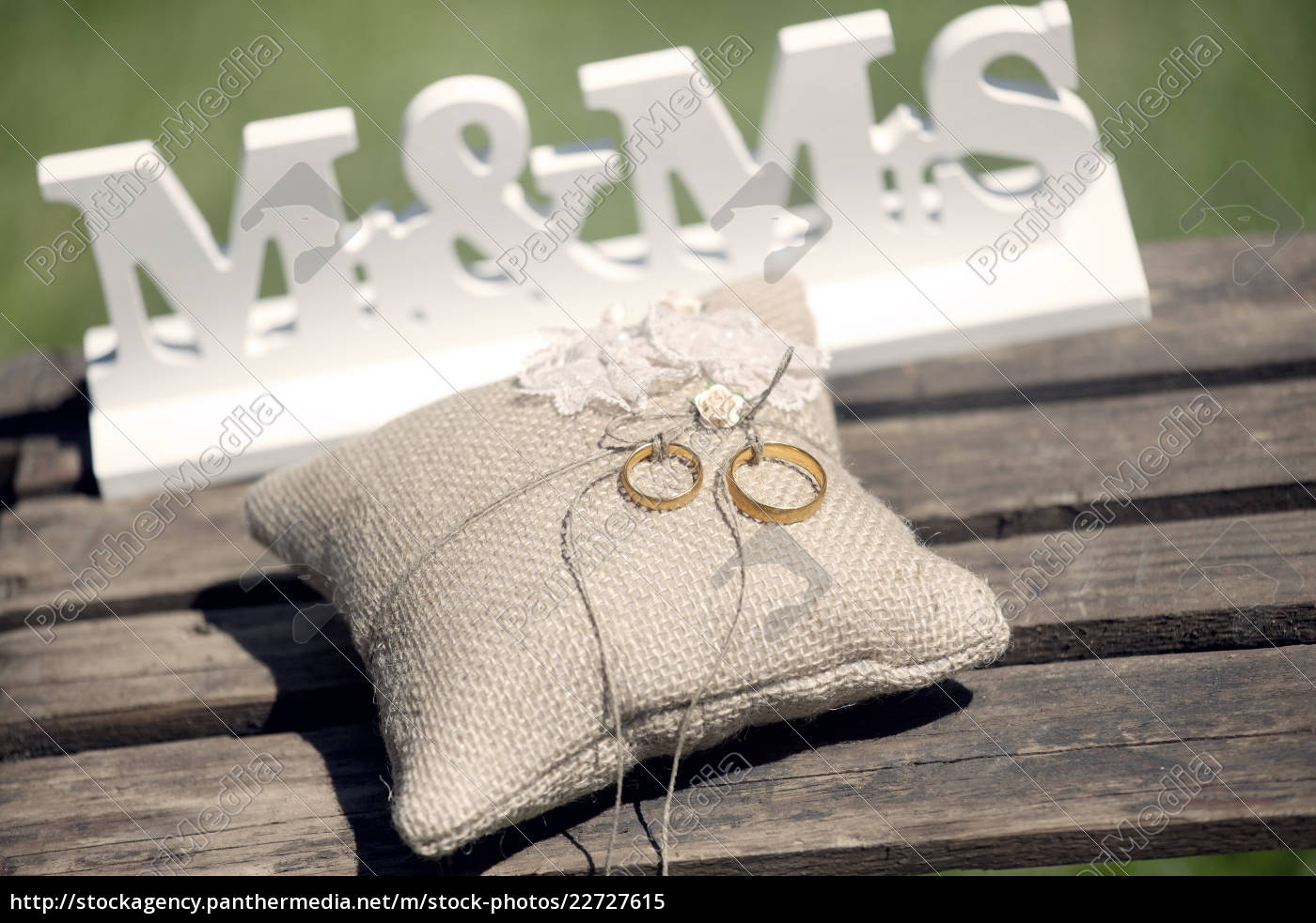 Hochzeit Ringe Kissen Lizenzfreies Bild Bildagentur Panthermedia