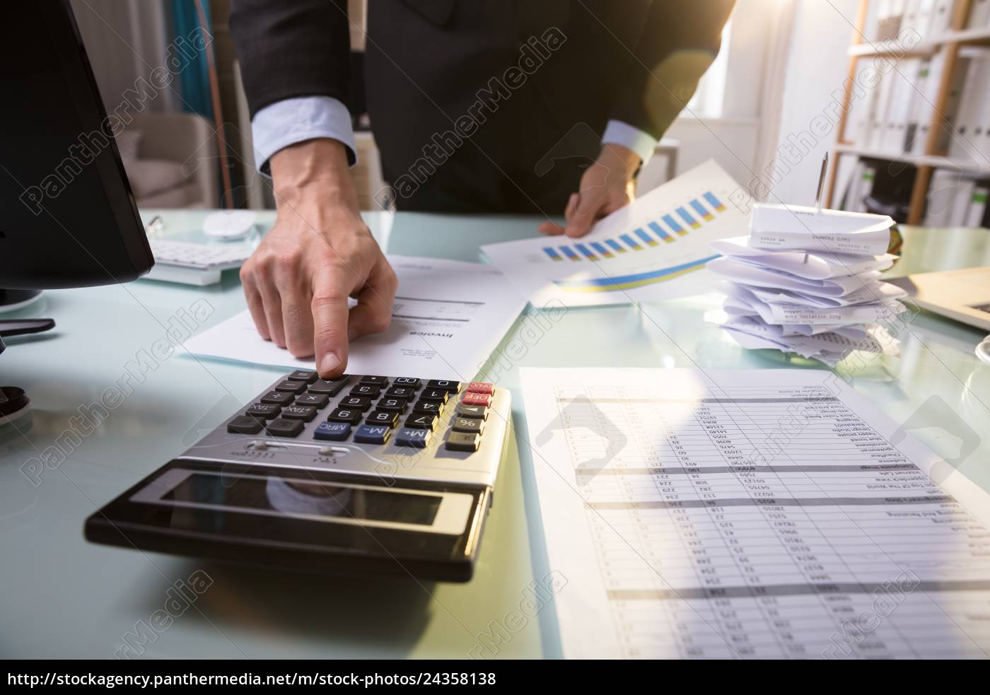 Geschaftsmann Berechnet Stimme Stock Photo 24358138