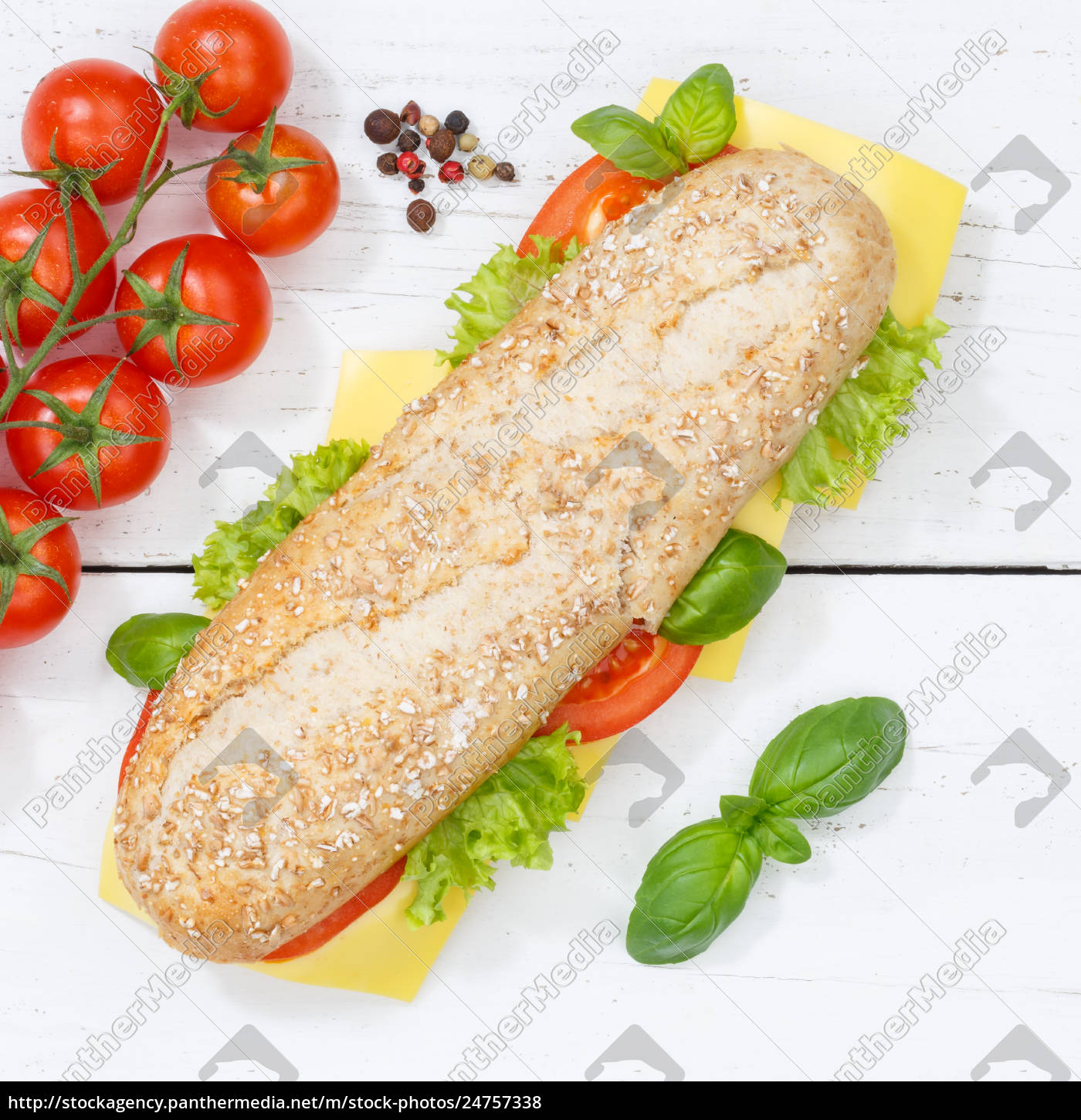 Sandwich Baguette Vollkorn Brötchen belegt mit Käse - Stockfoto ...
