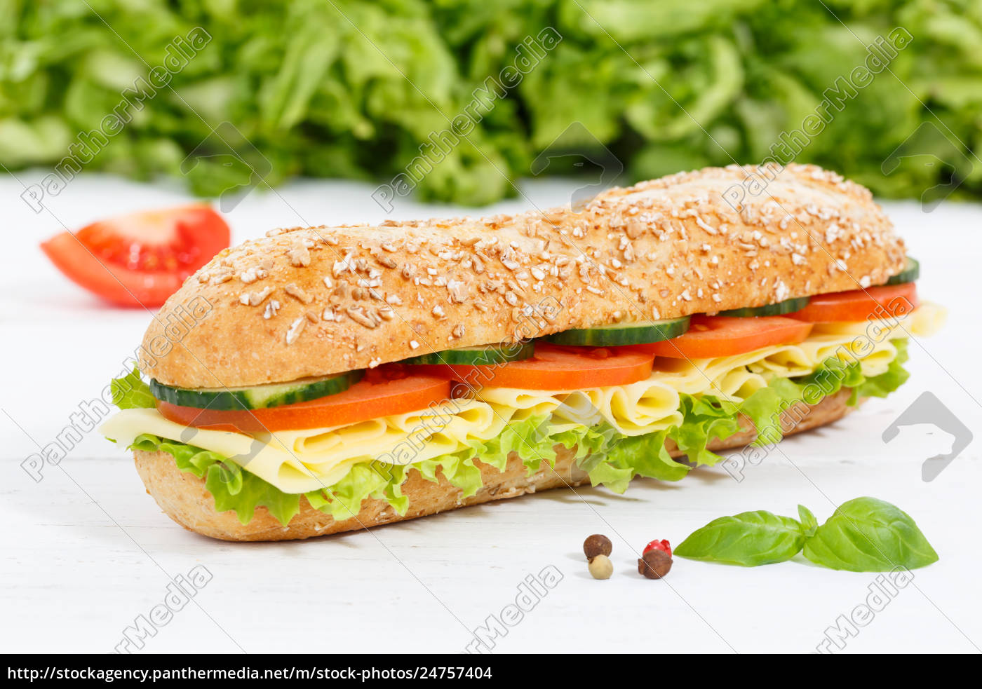 Sandwich Baguette Vollkorn Brötchen belegt mit Käse - Lizenzfreies Foto ...