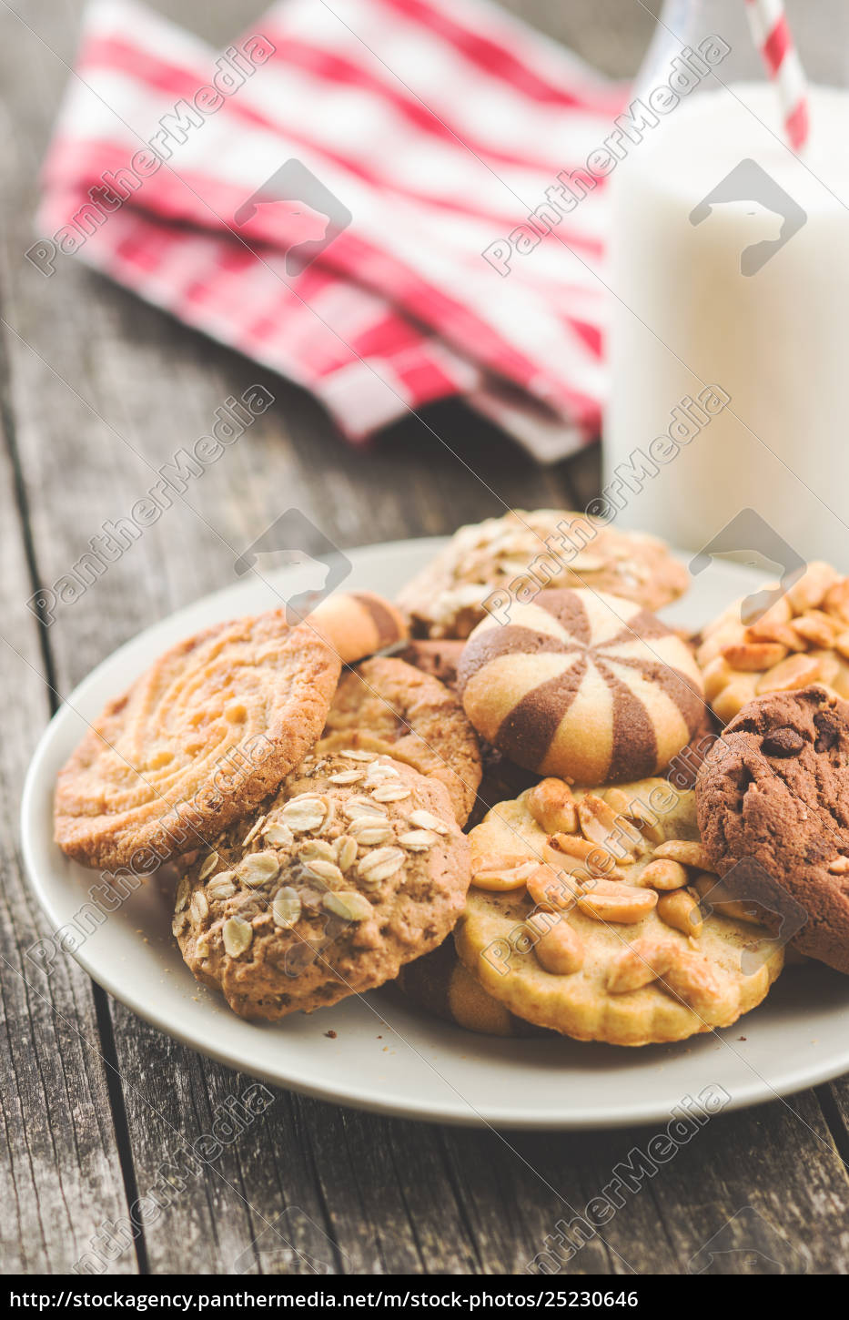 verschiedene arten von süßen keksen. Stock Photo 25230646