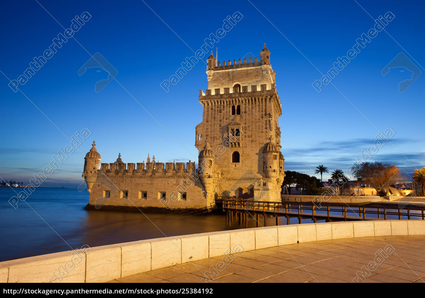 Torre De Belem Turm Bei Nacht In Lissabon - Lizenzfreies Foto ...