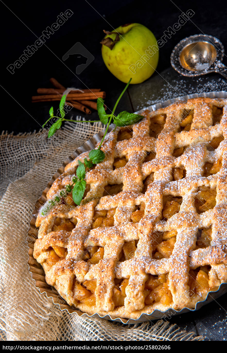 Leckerer Apfelkuchen Mit Gitter Obere Kruste Stock Photo