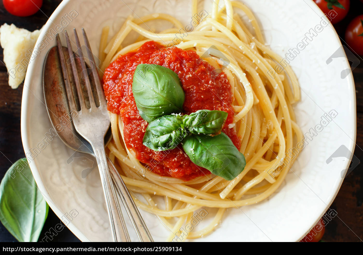 Spaghetti Pasta mit Tomatensauce - Stockfoto - #25909134 | Bildagentur ...