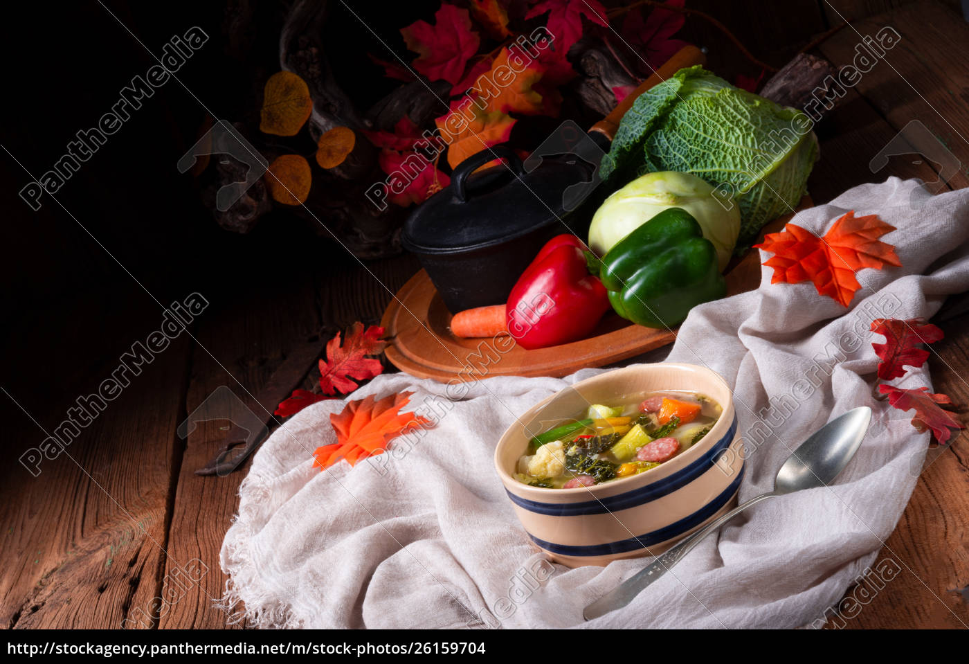leckere herbstliche Gemüsesuppe mit Wurst und Speck - Lizenzfreies Foto ...