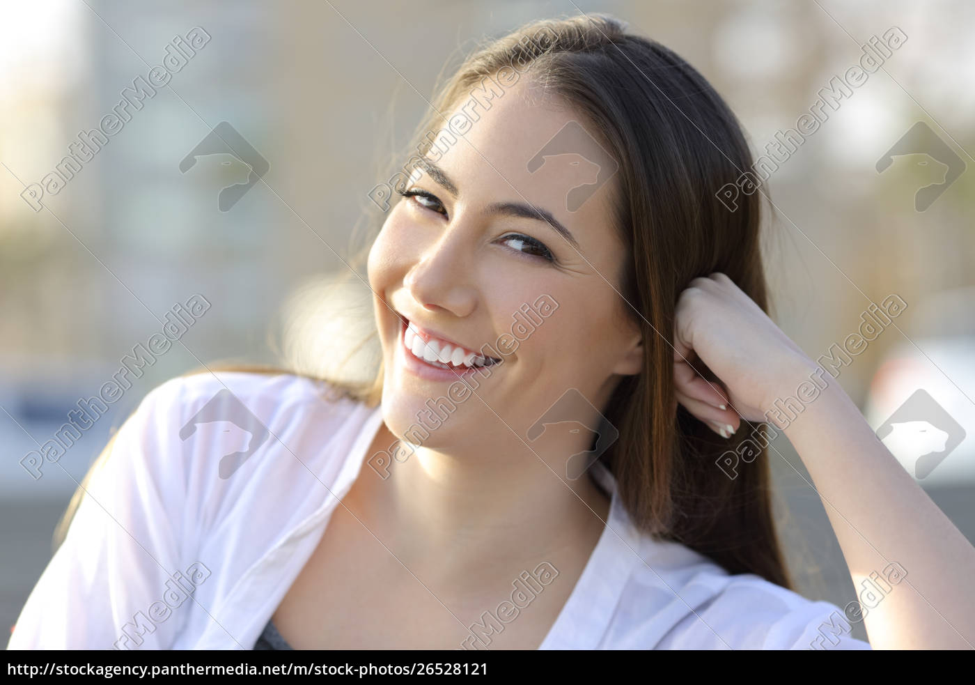 Schönheit Frau Lächeln Mit Gesunden Zähnen Blick Stockfoto 26528121 Bildagentur Panthermedia 