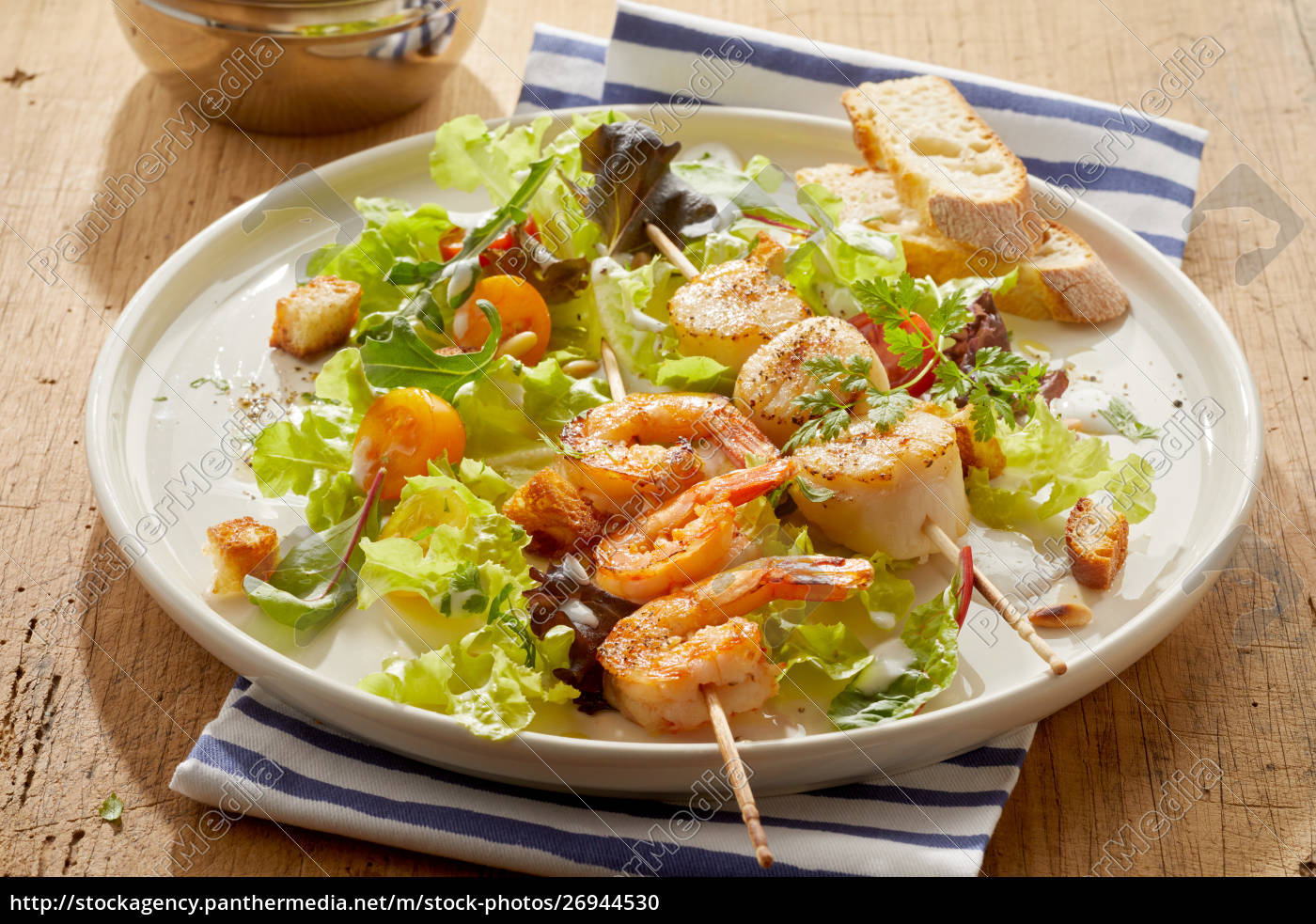 Scampi und Jakobsmuschel auf Kebab-Spieße - Stockfoto - #26944530 ...