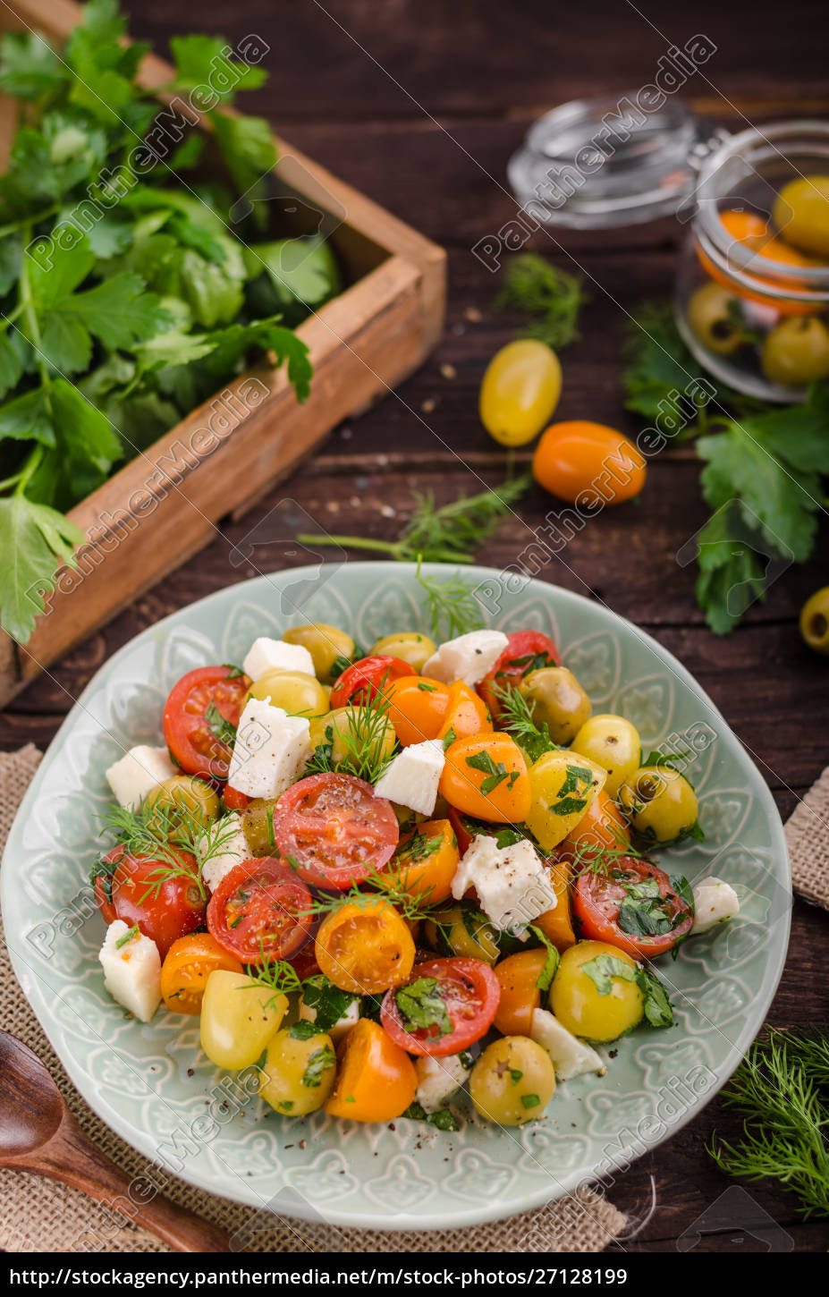 Frische Tomaten Oliven Salat Feta Käse - Stockfoto - #27128199 ...