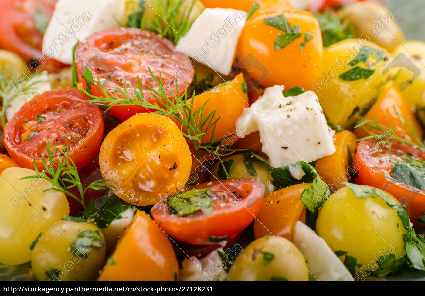 Frische Tomaten Oliven Salat Feta Käse - Lizenzfreies Bild - #27128231 ...