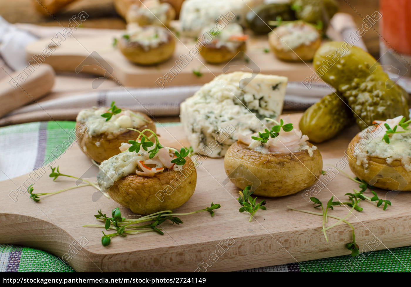 Pilze gefüllt mit Käse - Stockfoto - #27241149 | Bildagentur PantherMedia