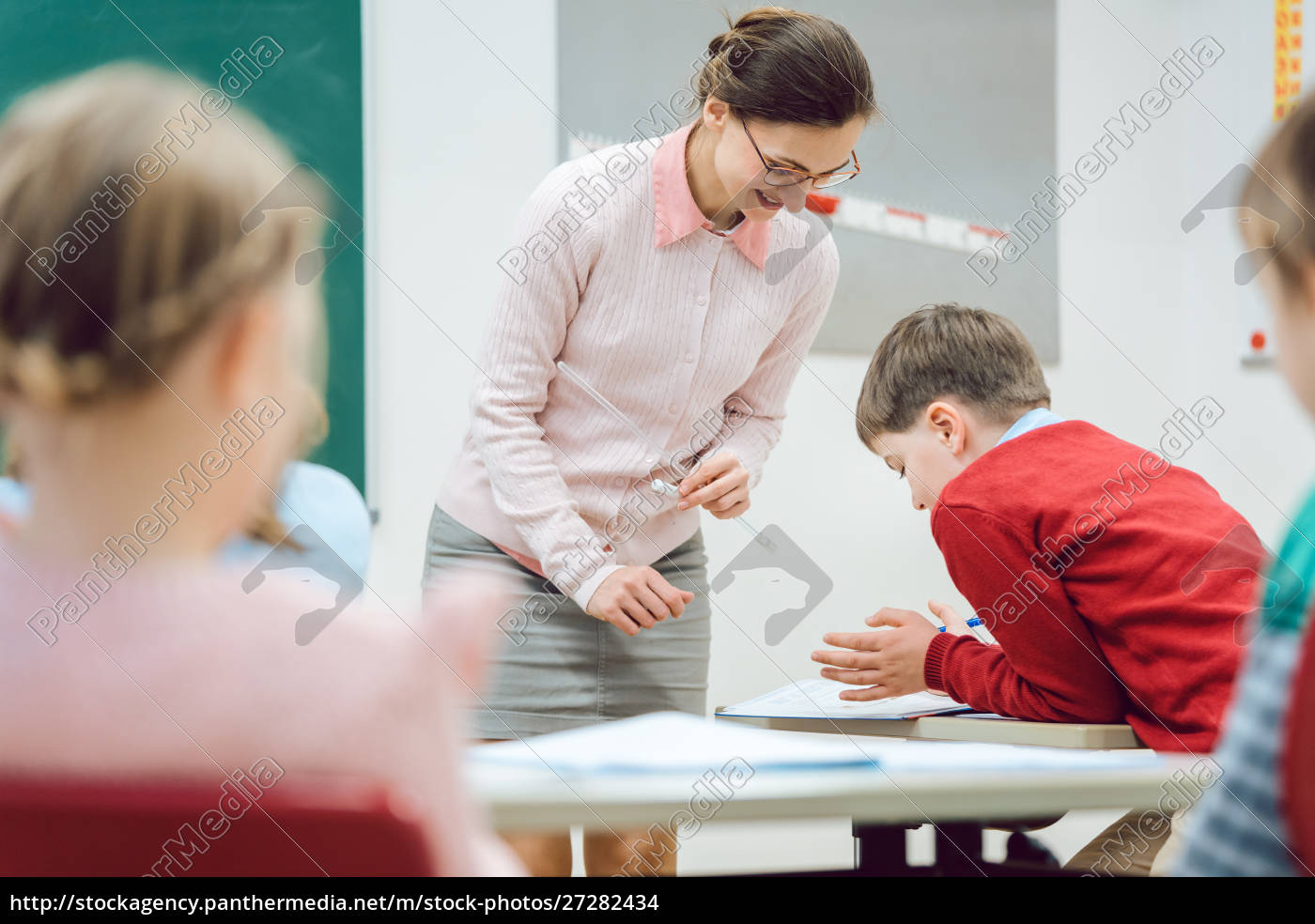 Stock Bild 27282434 Teacher Woman Talking To Student In Class Room