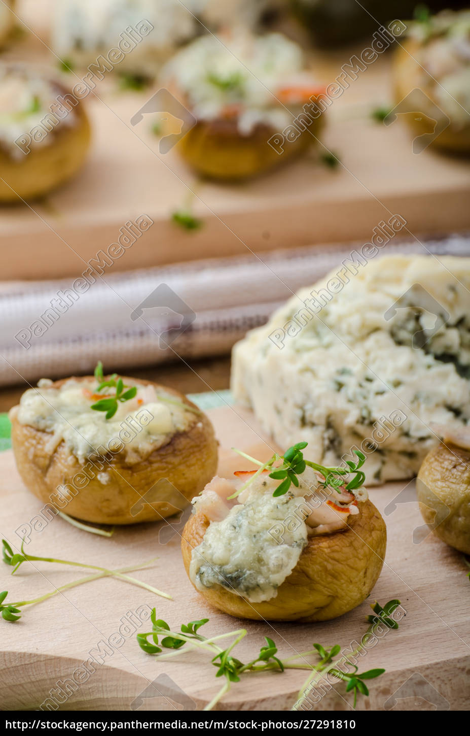 Pilze gefüllt mit Käse - Stockfoto - #27291810 | Bildagentur PantherMedia