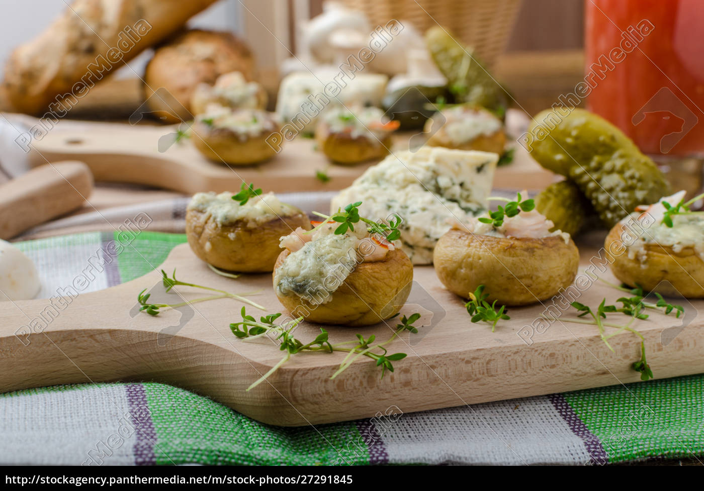 Pilze gefüllt mit Käse - Lizenzfreies Bild - #27291845 | Bildagentur ...