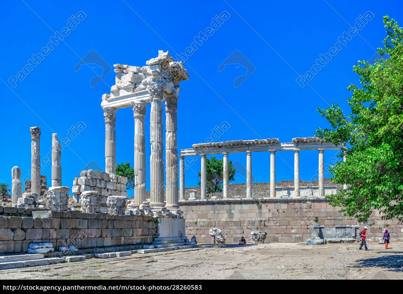 Tempel Der Dionysos In Der Pergamon Antikenstadt Lizenzfreies Bild 28260583 Bildagentur Panthermedia