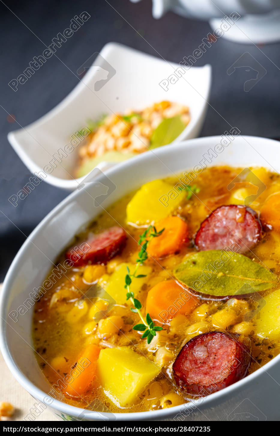 Herzhafte Erbsensuppe nach Omas rezept - Lizenzfreies Bild - #28407235 ...