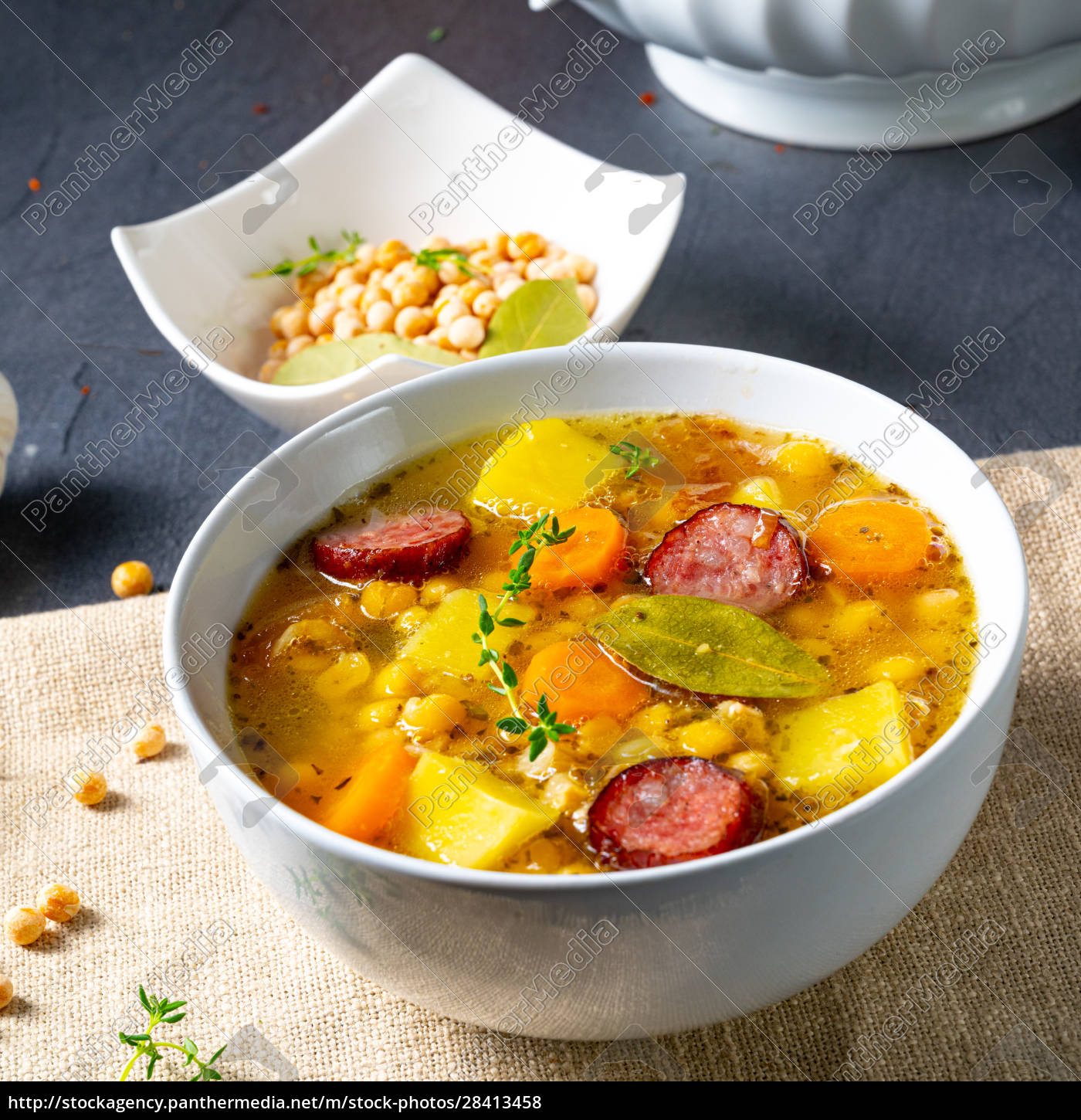 Herzhafte Erbsensuppe nach Omas rezept - Stock Photo - #28413458 ...