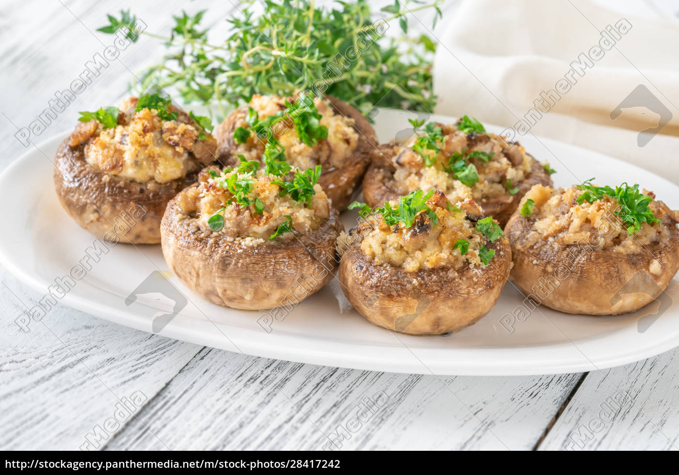 Gefüllte Champignons mit Frischkäse - Stockfoto #28417242 | Bildagentur ...