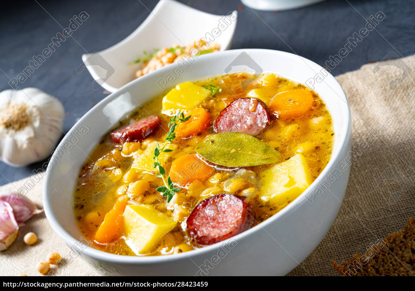 Herzhafte Erbsensuppe nach Omas rezept - Lizenzfreies Bild - #28423459 ...