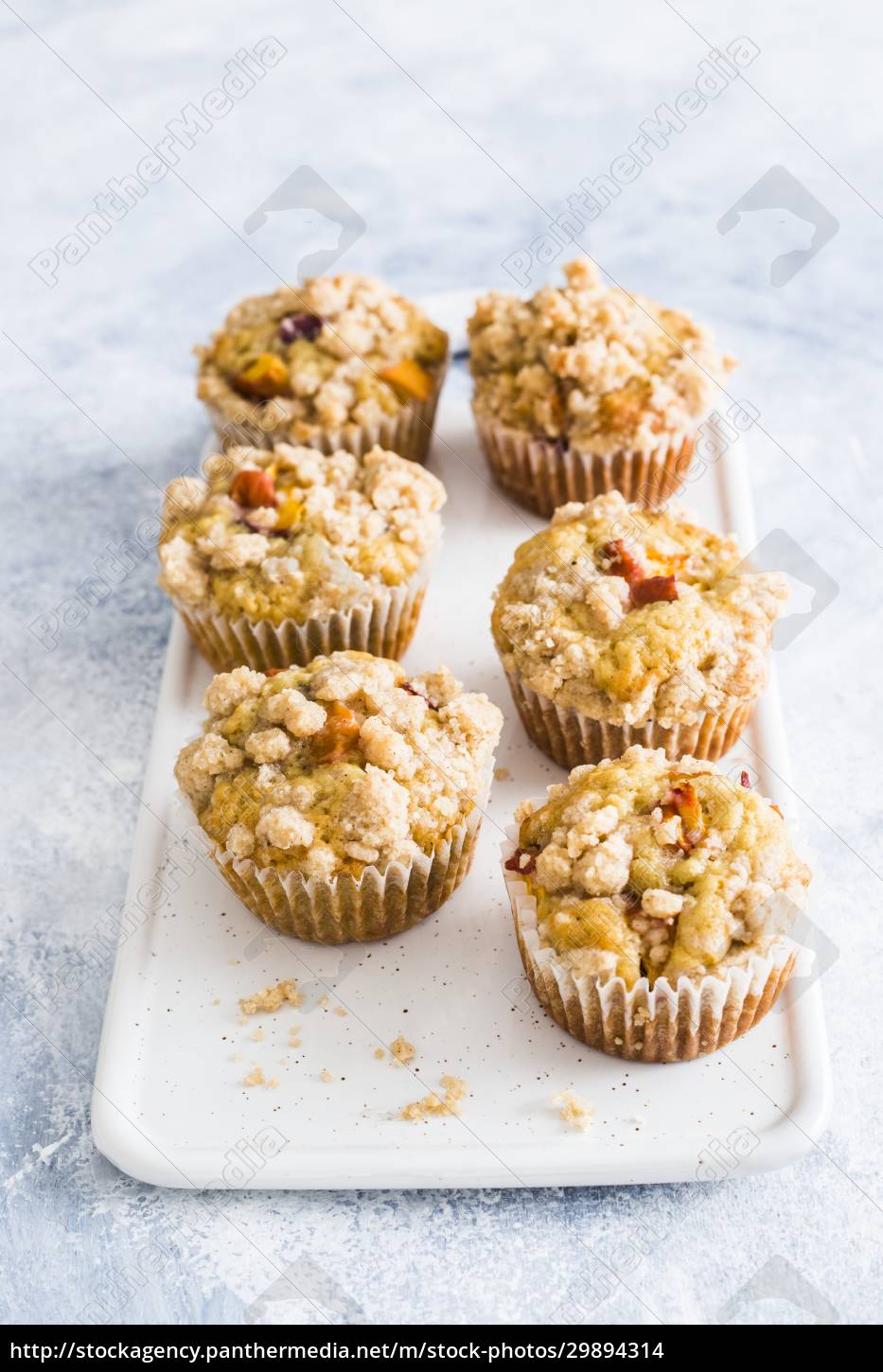 Pfirsich-Muffins mit Streusel - Stock Photo - #29894314 | Bildagentur ...